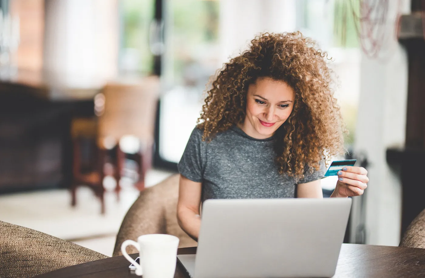 A woman using her credit card to pay for car insurance