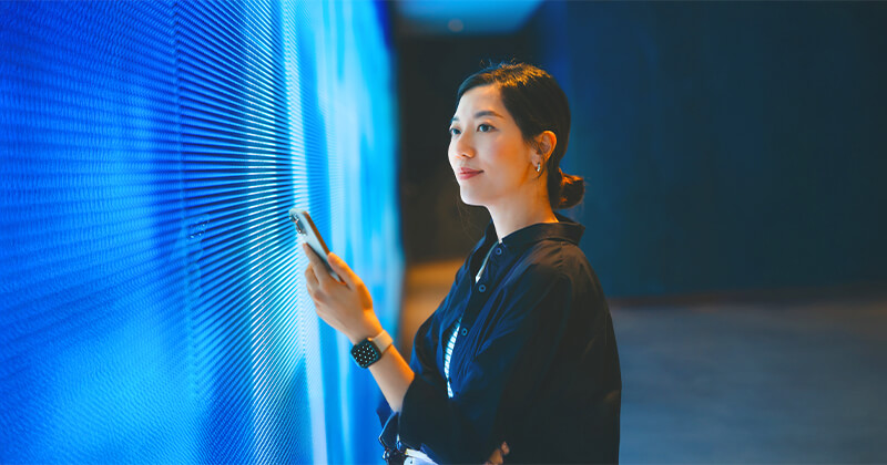 woman with her smart phone