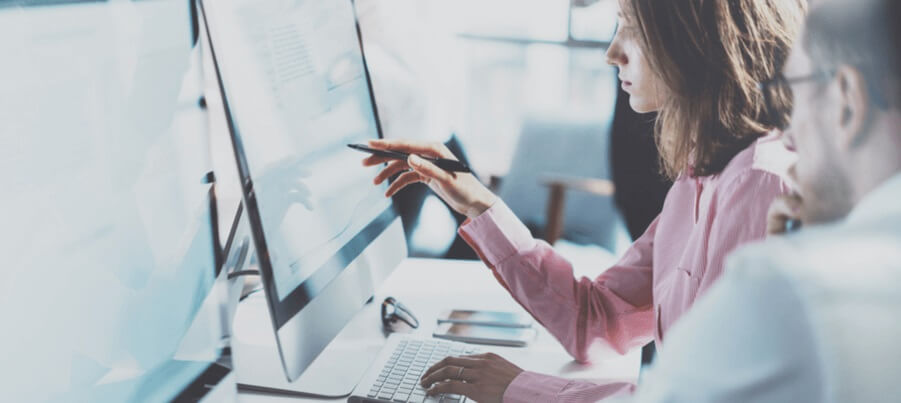 woman-looking-computer-pointing